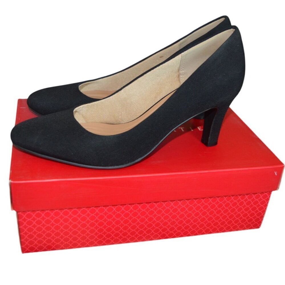 Kelly & Katie Genna Pumps Black Almond Toe Women's Size 7.5M Office Siren Classi